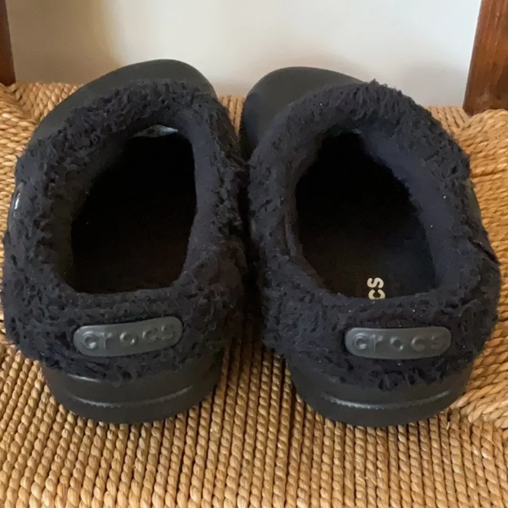 CROCS, Fleece lined. Womens 9 / Mens 7. - Picture 5 of 6